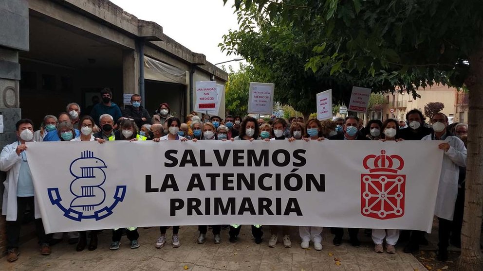 Concentración del Sindicato Médico de Navarra en el centro de salud de Peralta. SMN