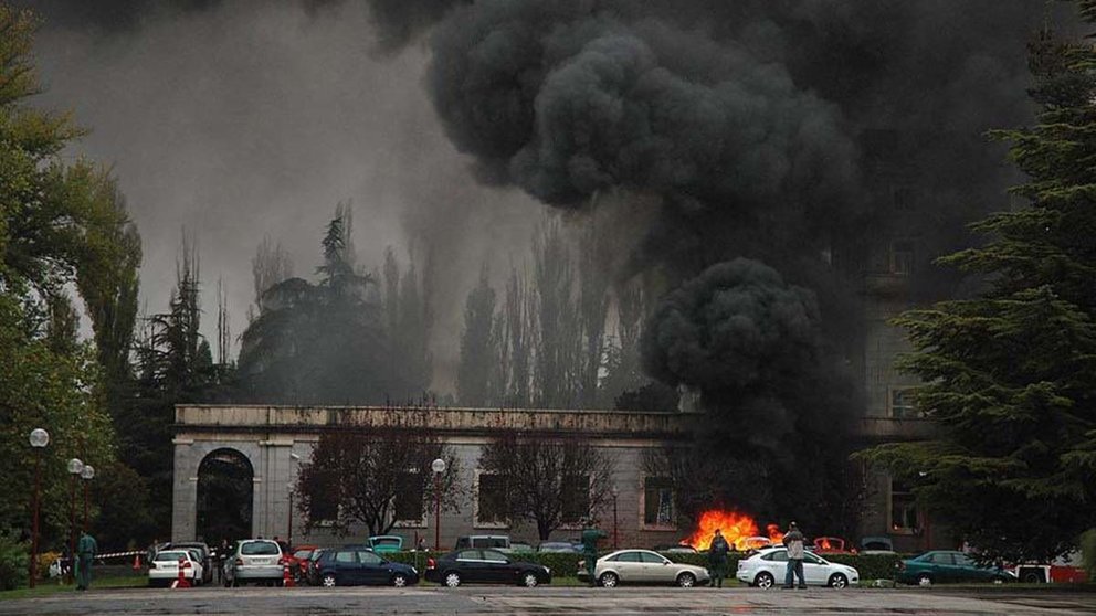 El sexto y último atentado de ETA en la Universidad de Navarra con un coche bomba. TWITTER
