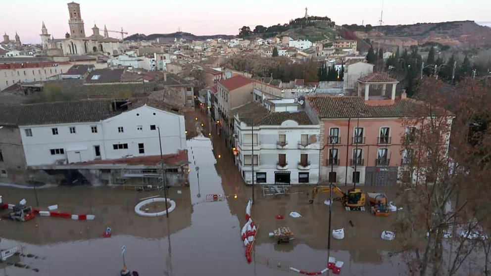 Vista de la ciudad de Tudela, anegada por el agua desde primeras horas de este domingo. CEDIDA