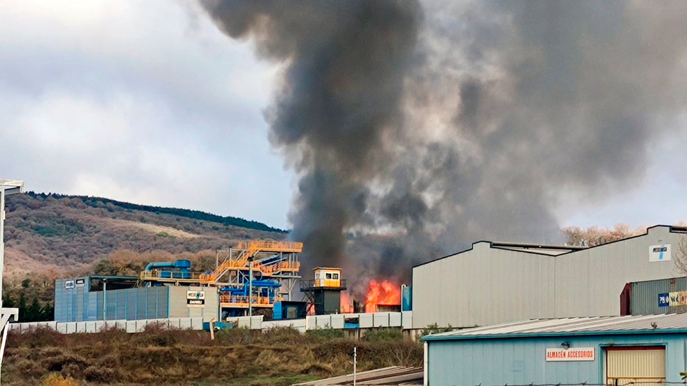 Incendio declarada en la empresa Medenasa en la comarca de Pamplona.