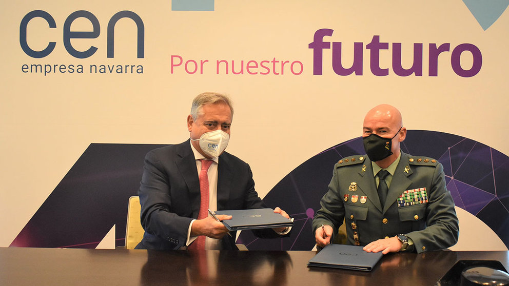 acuerdo de colaboración entre CEN y Guardia Civil para impulsar un servicio de alertas de ciberataques a empresas. CEN