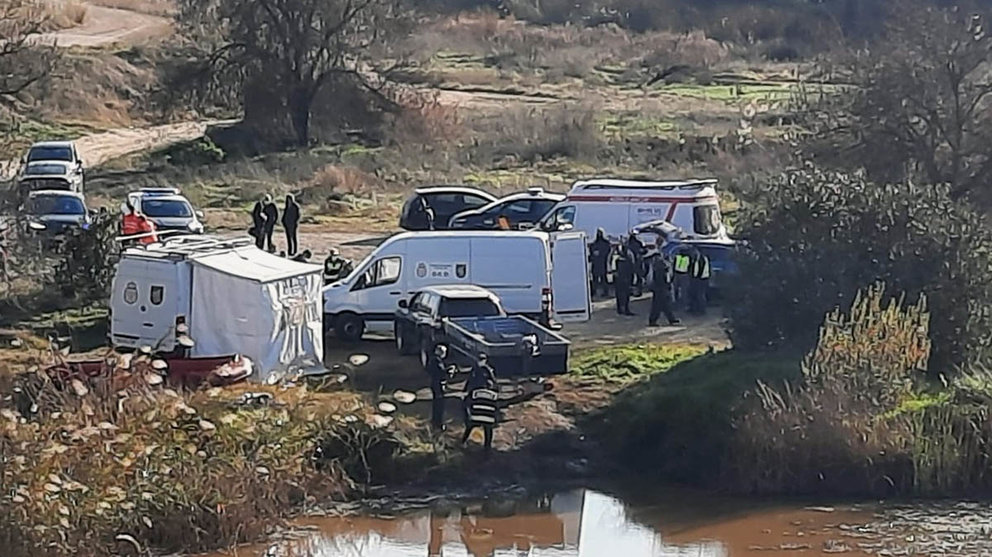 Los equipos especializados de la Policía Nacional han hallado un cadáver en la zona del río Guadiana, en Badajoz, donde se buscaba a Pablo Sierra. EFE/ Roberto López
