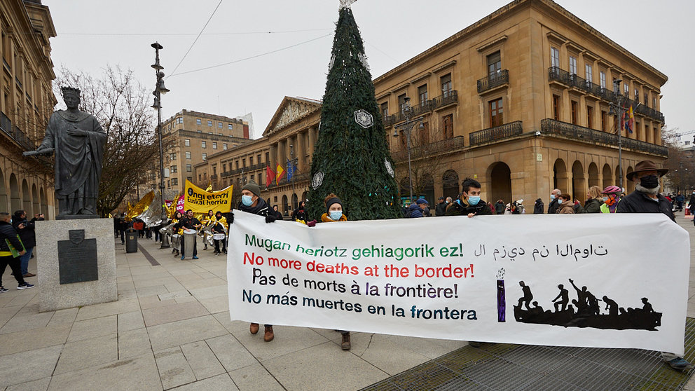 Manifestación convocada por la Coordinadora Antirracista de Navarra con motivo de la celebración del Día de las Personas migrantes. IÑIGO ALZUGARAY