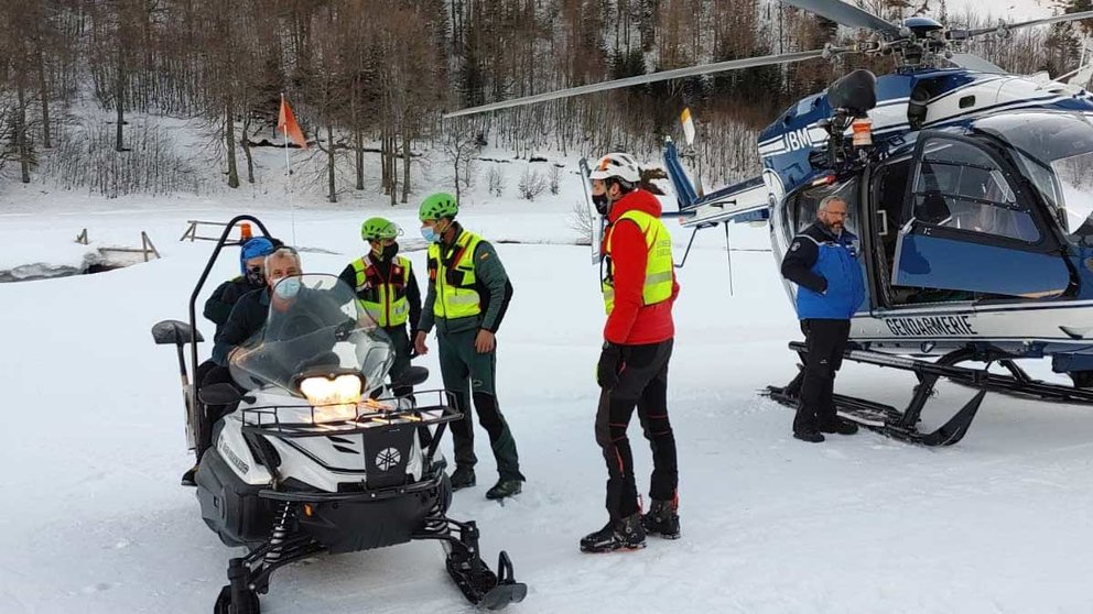 La Gendarmería rescata a montañero navarro con problemas cardíacos en Linza. BOMBEROS DE NAVARRA