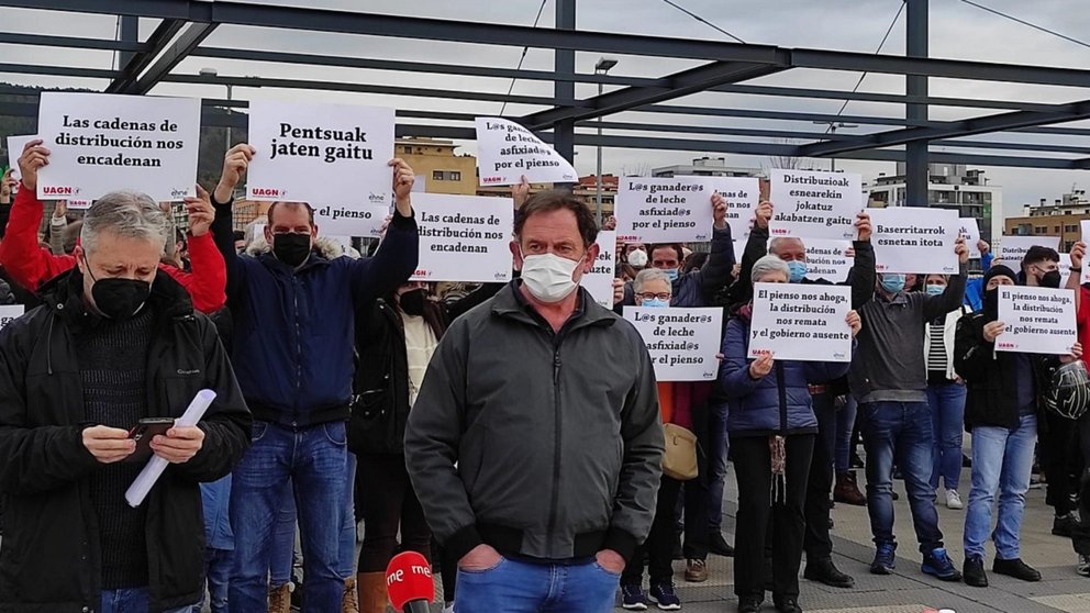 Ganaderos del sector lácteo se concentran en Pamplona para protestar porque están produciendo a pérdidas. - EUROPA PRESS