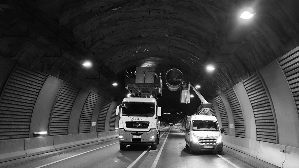 Colocación de los últimos ventiladores en los túneles Belate y Almandoz. GOBIERNO DE NAVARRA
