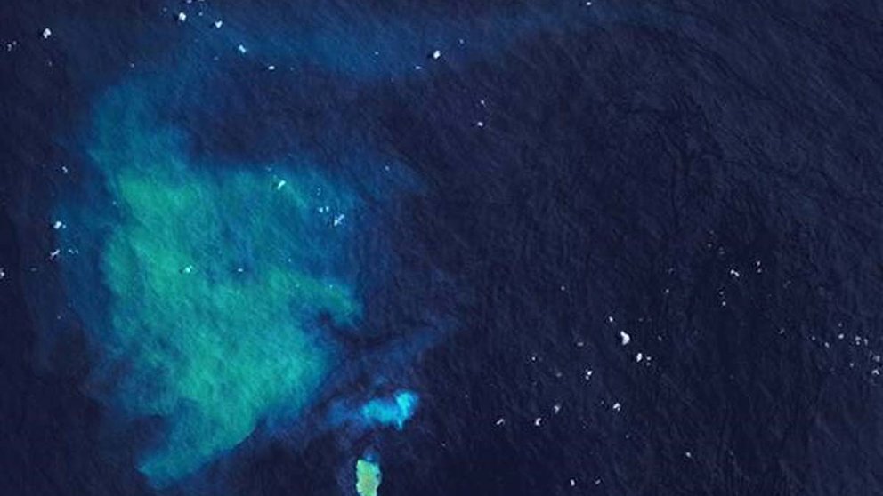Erupción submarina cerca de la isla de Tonga. NASA