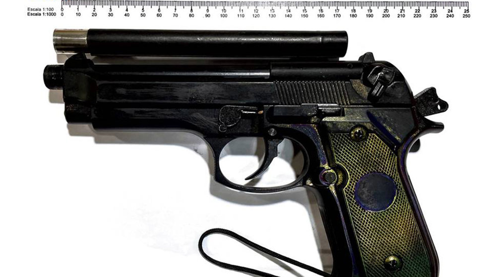 Imagen del arma intervenida en Pamplona. POLICÍA NACIONAL