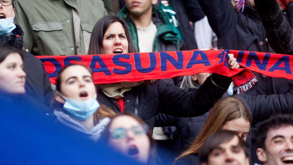 La grada de El Sadar durante el partido de La Liga Santander entre Osasuna y Villarreal. IÑIGO ALZUGARAY