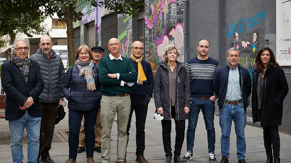Un grupo de personas independientes de Navarra presenta un manifiesto de apoyo al proceso de confluencia de Podemos, Izquierda Unida y Batzarre. PABLO LASAOSA