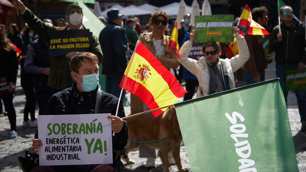 Concentración convocada por Vox en la Plaza del Ayuntamiento de Pamplona. IÑIGO ALZUGARAY