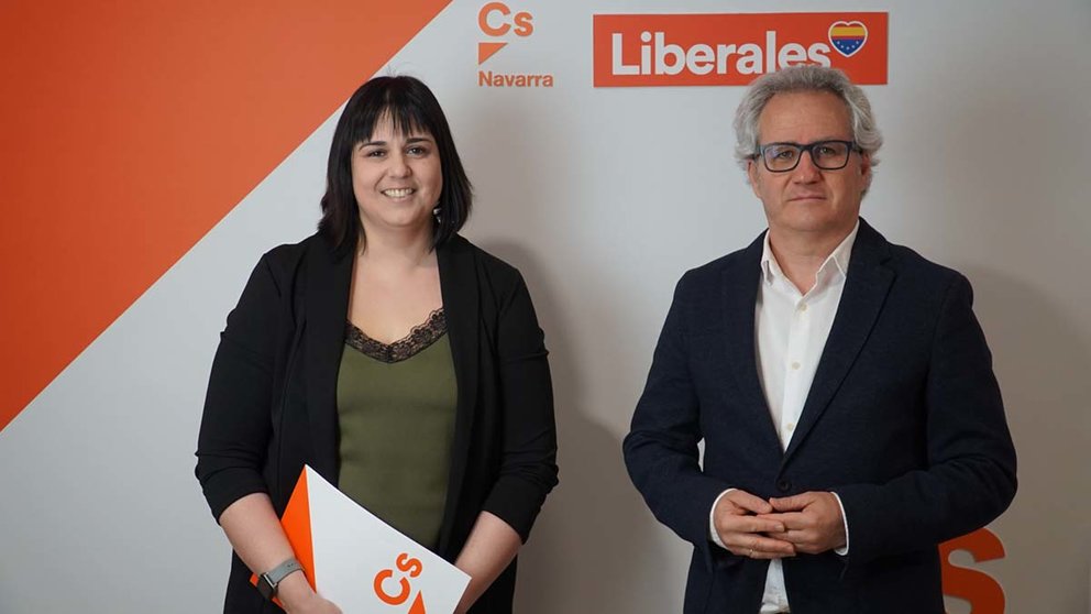 La nueva secretaria de Organización de Ciudadanos Navarra, Sara Climent, junto al coordinador del partido en la Comunidad foral, Carlos Pérez-Nievas. CIUDADANOS