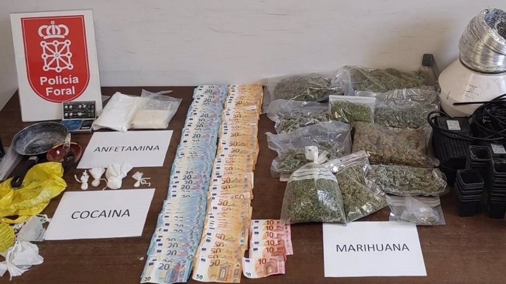 Material intervenido por la Policía Foral tras una detención por tráfico de drogas en la merindad de Olite. - POLICÍA FORAL
