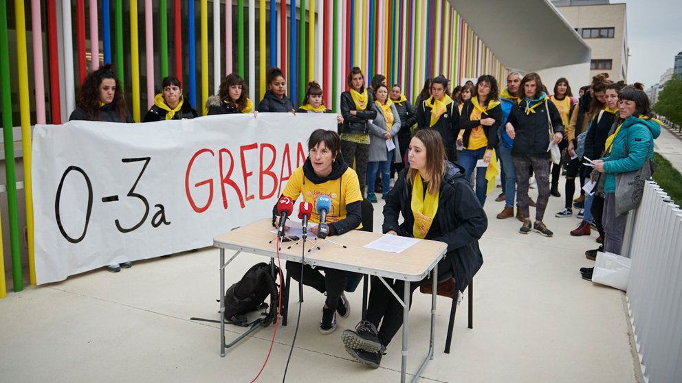 Rueda de prensa de la Plataforma 0-3 Navarra con motivo del inicio de la huelga indefinida en las escuelas infantiles. PABLO LASAOSA