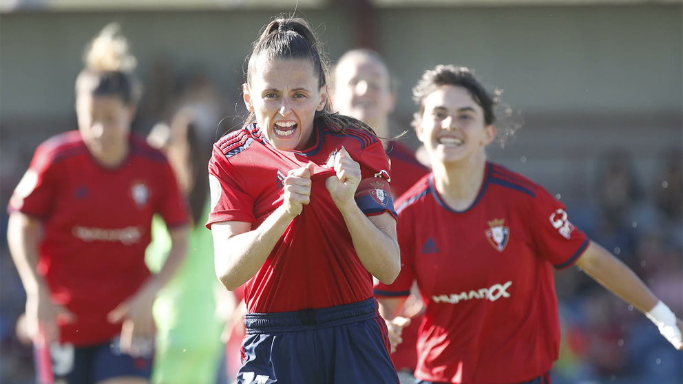 Lorena Herrera celebra el primer gol rojillo en el día de su despedida. CA Osasuna.