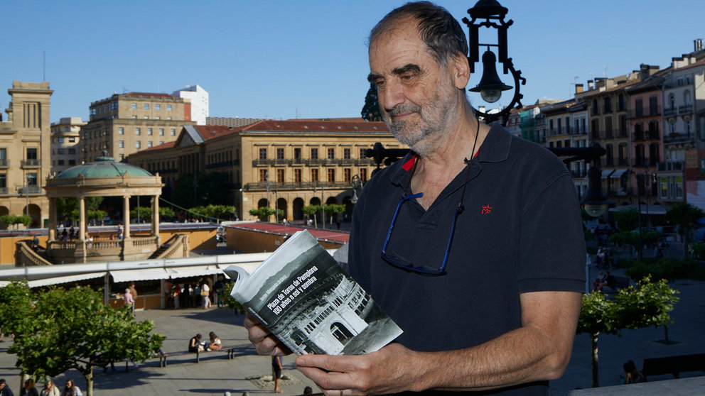 Presentación del libro de Javier Mangado Urdániz "Plaza de toros de Pamplona. Cien años a sol y sombra" en el Nuevo Casino de Pamplona. IÑIGO ALZUGARAY
