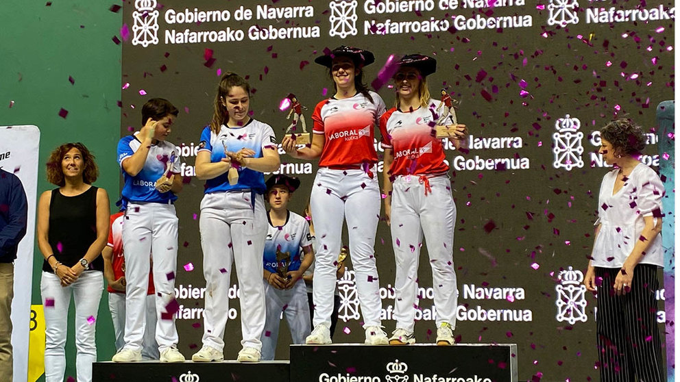 Pelotaris participantes en la final de Parejas femenina en el Navarra Arena. Cedida.