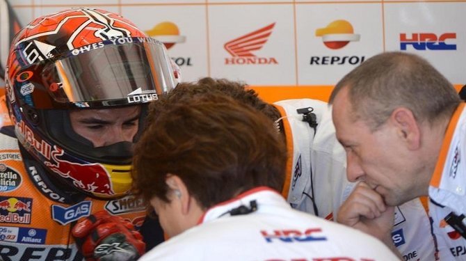 El piloto español de MotoGP Marc Márquez, de Repsol Honda, durante los entrenamientos libres en el trazado de Misano Adriático en Italia. Efe.
