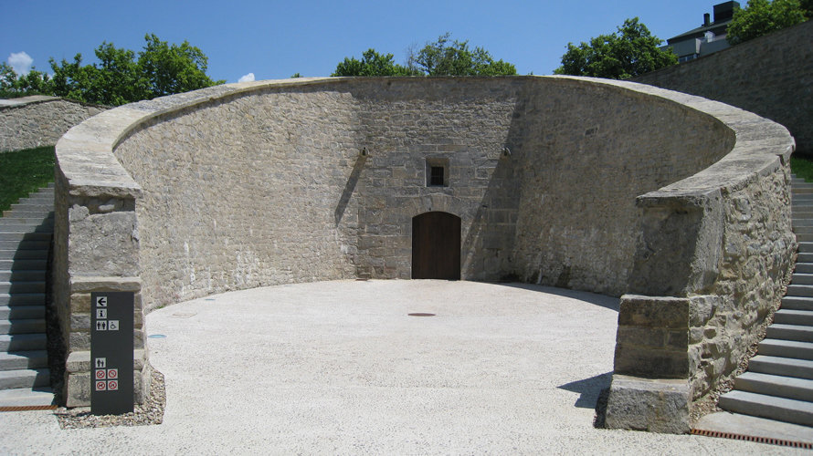 Imagen del fortín de San Bartolomé en las murallas de Pamplona. ARCHIVO