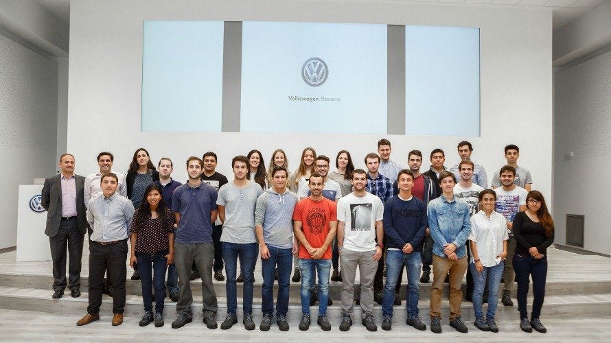 Alumnos del Máster en Dirección de Producción de Volkswagen Navarra y Tecnun.