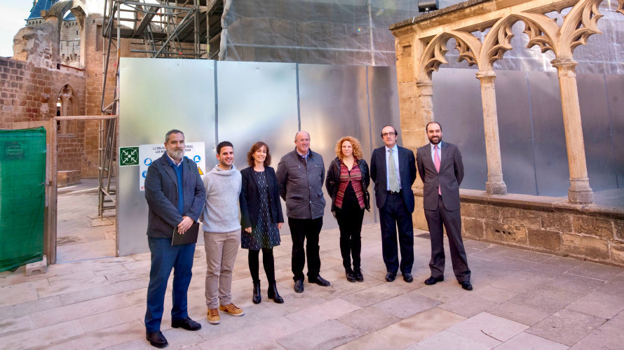 Los responsables del Gobierno de Navarra y el Ayuntamiento junto con los representantes de la la Fundación Gondra-Barandiarán.