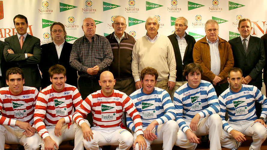En la foto Juan Arizcuren está en el centro junto a Raúl (de blanco). Foto Joseba Zabalza. Manista.com