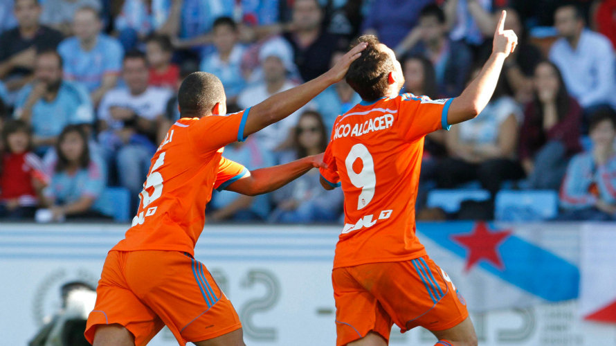 El Valencia celebra uno de sus cinco goles en Vigo. Efe.