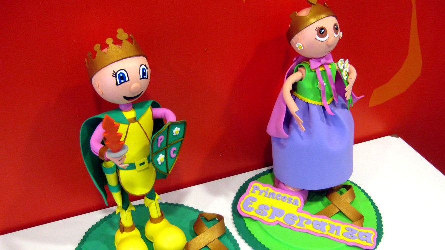 Muñecas 'Fofuchas' para niños con cáncer Príncipe Coraje y Princesa Esperanza.
