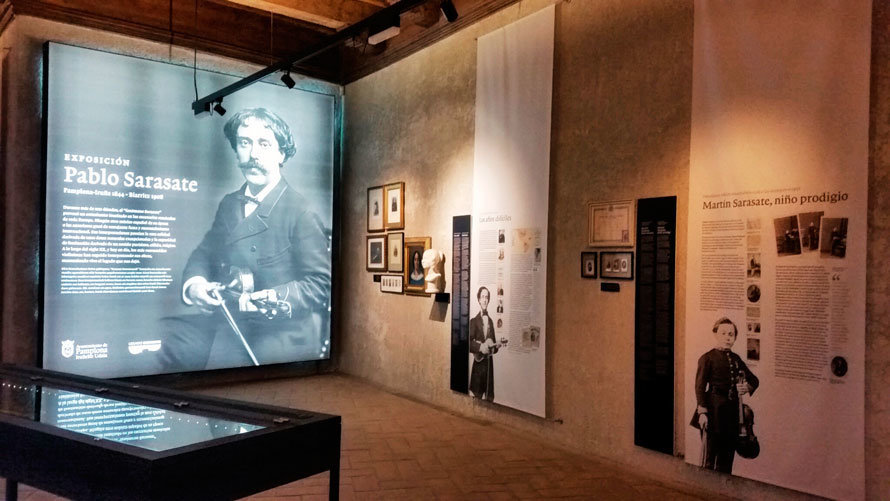 Exposición dedicada a Pablo Sarasate en la sala museo de Civivox Condestable.