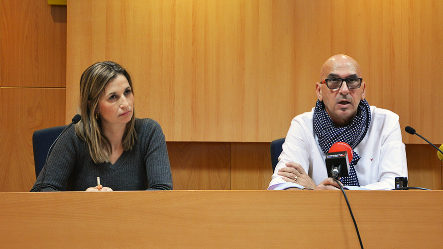 Yolanda Erro y Juan Carlos Laboreo, de Afapna, durante la rueda de prensa ofrecida por las oposiciones de Educación