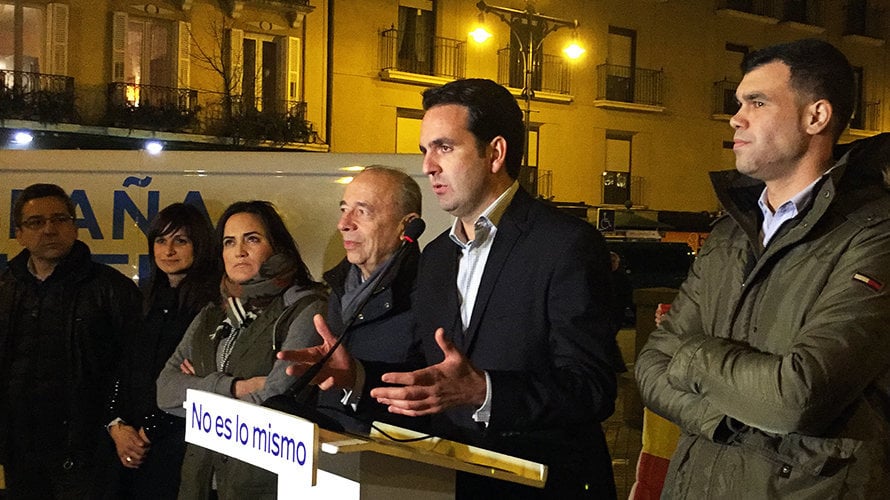 Íñigo Alli, candidato de UPN-PP al Congreso durante el inicio de la campaña electoral en Pamplona