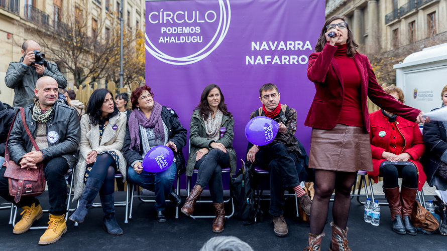 Acto electoral de Podemos con Juan Carlos Monedero en la Plaza del Castillo de Pamplona. IÑIGO ALZUGARAY-6