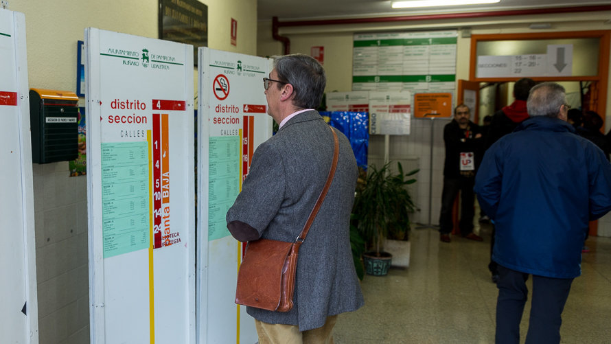 Jornada electoral en el CP Iturrama de Pamplona (1). IÑIGO ALZUGARAY