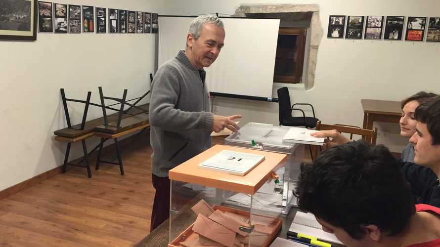 Sabino Cuadra ha votado en Elgorriaga.