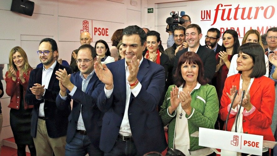 Pedro Sánchez comparece en la noche electora. JJ.GILLÉN.EFE