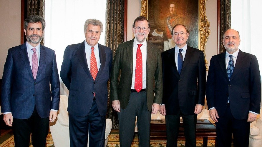 Mariano Rajoy, acompañado por Jesús Posada (2i), Pío García-Escudero (2d), Francisco Pérez de los Cobos (d) y Carlos Lesmes (i).