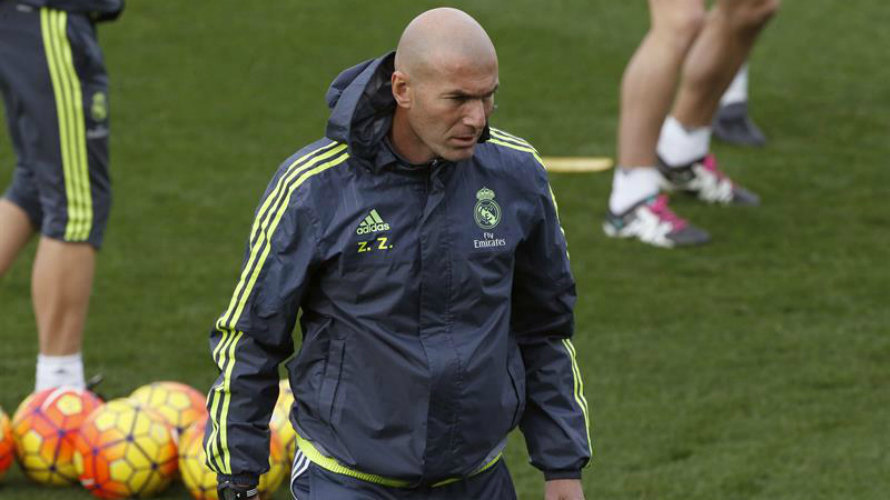 Zinedine Zidane en un entrenamiento del Real Madrid. Efe.