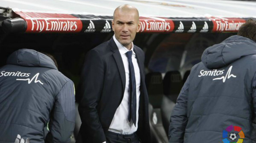 Zinedine Zidane en el banquillo del Real Madrid. Foto LFP.