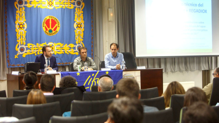 De izq. a dcha. Ramón Gonzalo García (vicerrector UPNA); Iñaki Mendioroz Casallo (Fundagro) y Luis Orcaray Echeverría (INTIA).