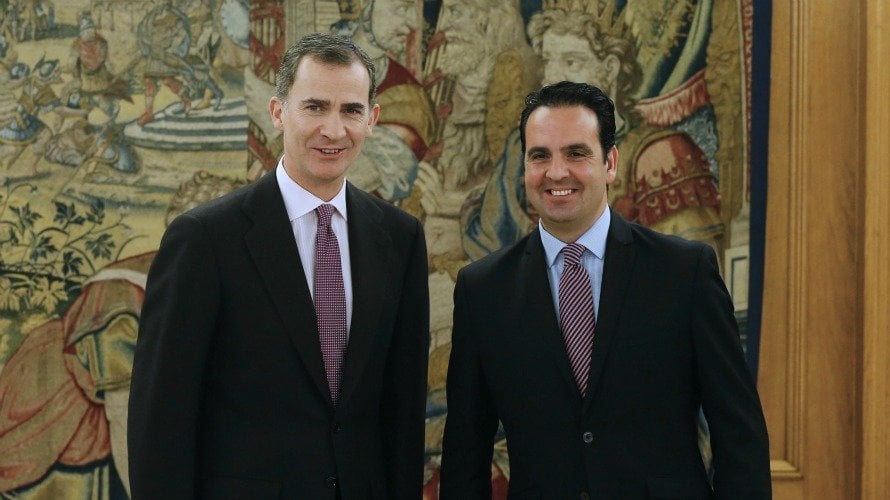 El Rey ha recibido en audiencia en el Palacio de la Zarzuela al diputado de UPN Íñigo Alli (d). EFE Ballesteros.