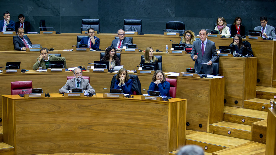 Pleno del Parlamento de Navarra. IÑIGO ALZUGARAY. -52