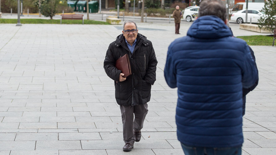 El presidente de Osasuna, Luis Sabalza, a la entrada del juzgado para declarar por el caso Koné (5). IÑIGO ALZUGARAY
