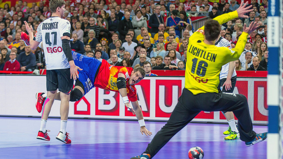 Breslau (Polen), 16. Januar 2016. Zum Auftakt der EHF EURO 2016 trifft die deutsche Handball-Nationalmannschaft (weiß) auf Spanien (rot).