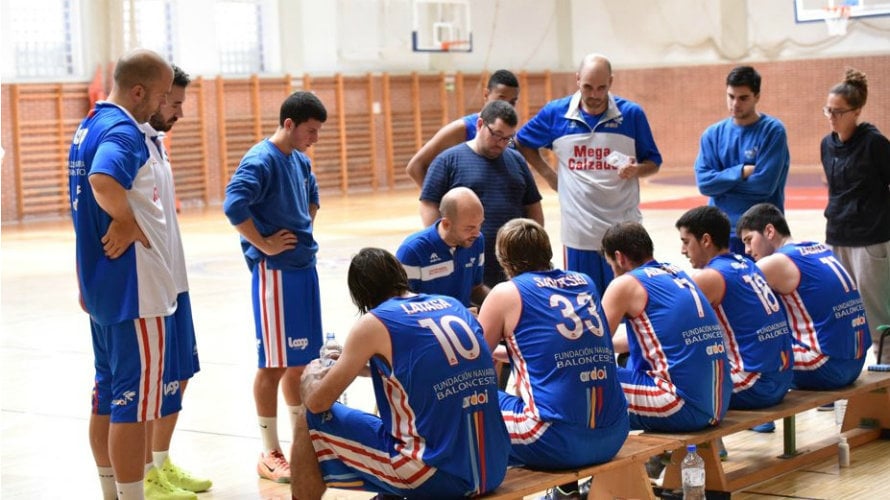 Tiempo muerto del Megacalzado Ardoi. Foto web Fundación Ardoi baloncesto.