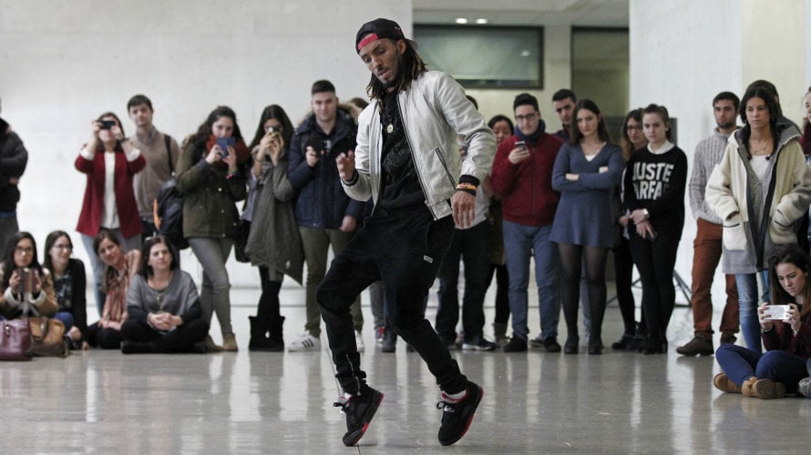 Los increíbles bailes de Marquese Scott que han sorprendido en la Universidad de Navarra