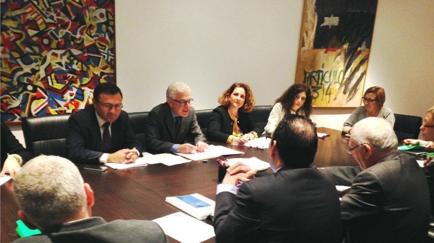El diputado del PSN-PSOE y portavoz en sanidad del PSOE, Jesús Mari Fernández, en una reunión.