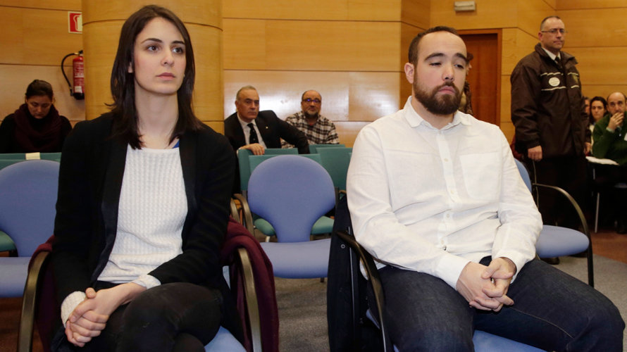 Rita Maestre y Héctor Meleiro, también de Podemos durante el juicio por el asalto a la capilla. EFE