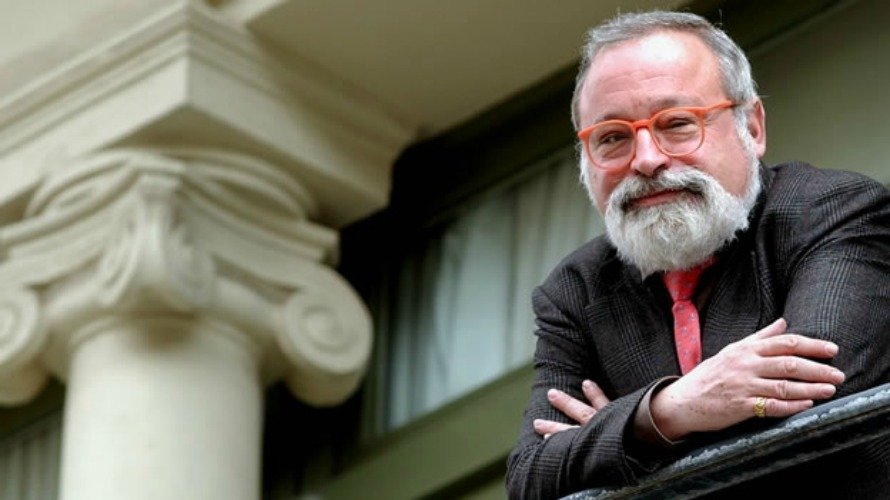 Sociedad Civil Navarra anuncia en Pamplona la presencia del prestigioso filósofo y ensayista vasco Fernando Savater. EFE.