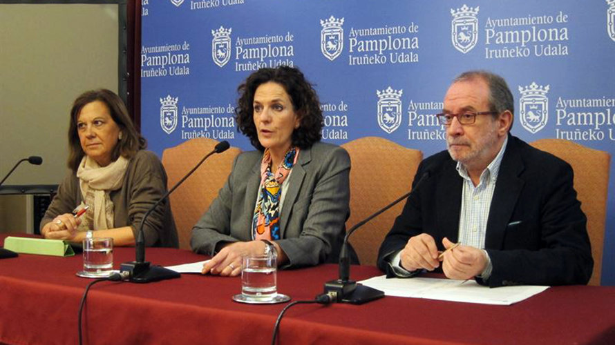Esther Cremaes, Itziar Gómez e Iñaki Cabasés, del grupo municipal de Geroa Bai-PNV en Pamplona