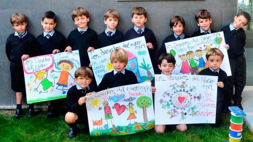 Niños de primaria de Miravalles - El Redín en el Día Mundial de los derechos de la Infancia.